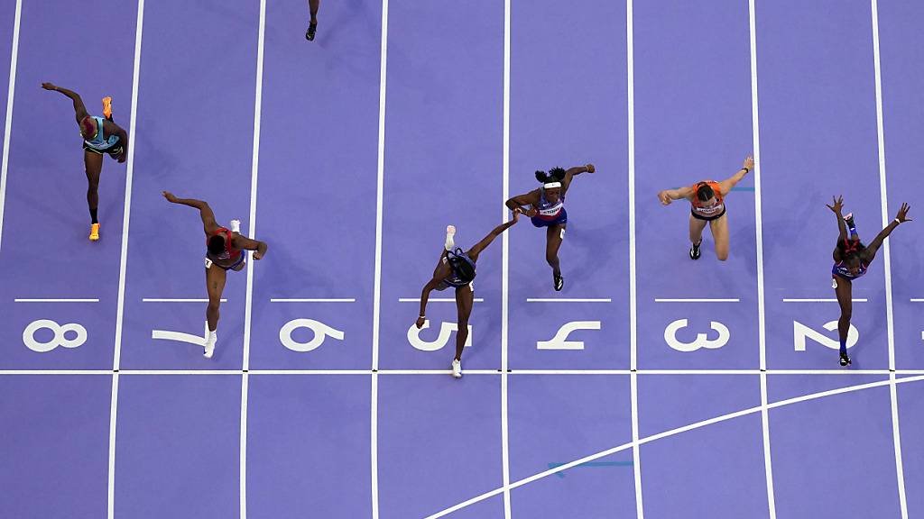 Masai Russell auf Bahn 5 gewinnt mit einem Hundertstel Vorsprung Olympia-Gold über 100 m Hürden