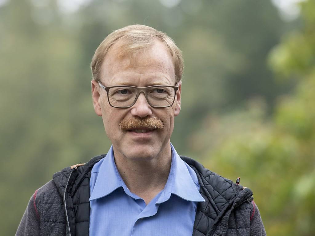 Der für das Asylwesen zuständige Zuger Regierungsrat Andreas Hostettler (FDP) sieht sich gezwungen, eine Zivilschutzanlage für die Unterbringung von Familien in Betrieb zu nehmen. (Archivaufnahme)