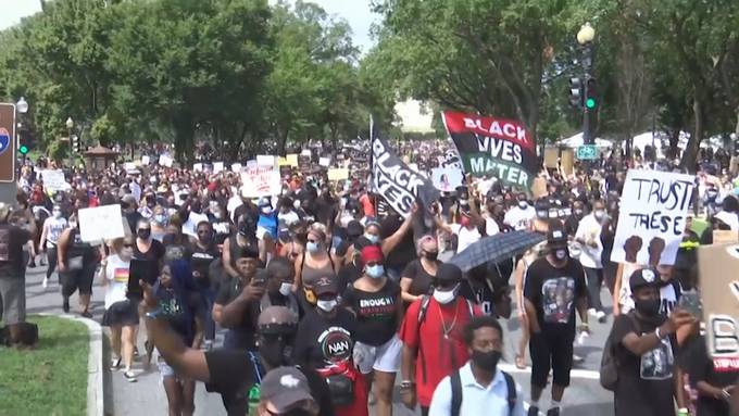 Tausende demonstrieren gegen Rassismus und Polizeigewalt