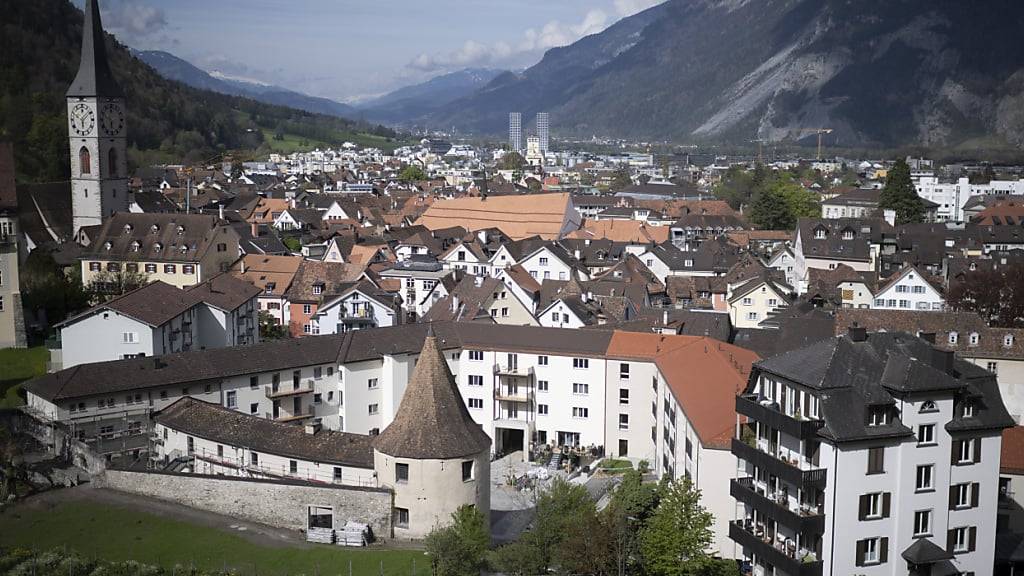 «Sommer in Chur». Die Bündner Hauptstadt verzeichnete als erster Ort nördlich der Alpen 25 Grad. (Arcihvbild)