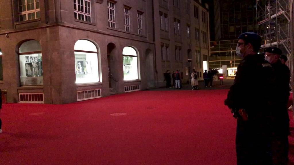 Trügerische Ruhe: Jugendliche auch gestern auf Rotem Platz