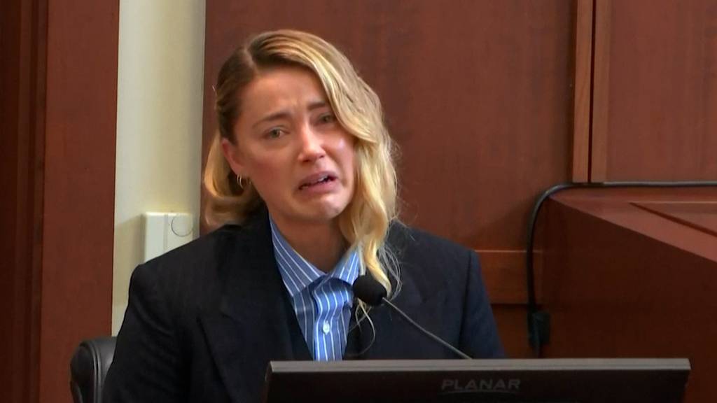 Amber Heard weint bei erster Zeugenaussage gegen Johnny Depp