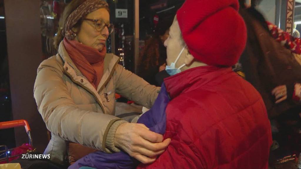 Bedürftige feiern dank Gassenweihnachten und Volkshausfest das Fest der Liebe