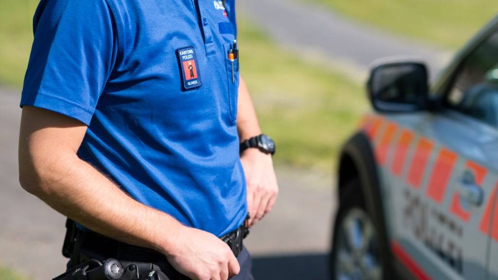 Die Kantonspolizei Glarus hat einen 24-jährigen Mann verhaftet wegen Handlungen gegen die sexuelle Integrität eines 10-Jährigen an der Chilbi in Glarus. (Symbolbild)