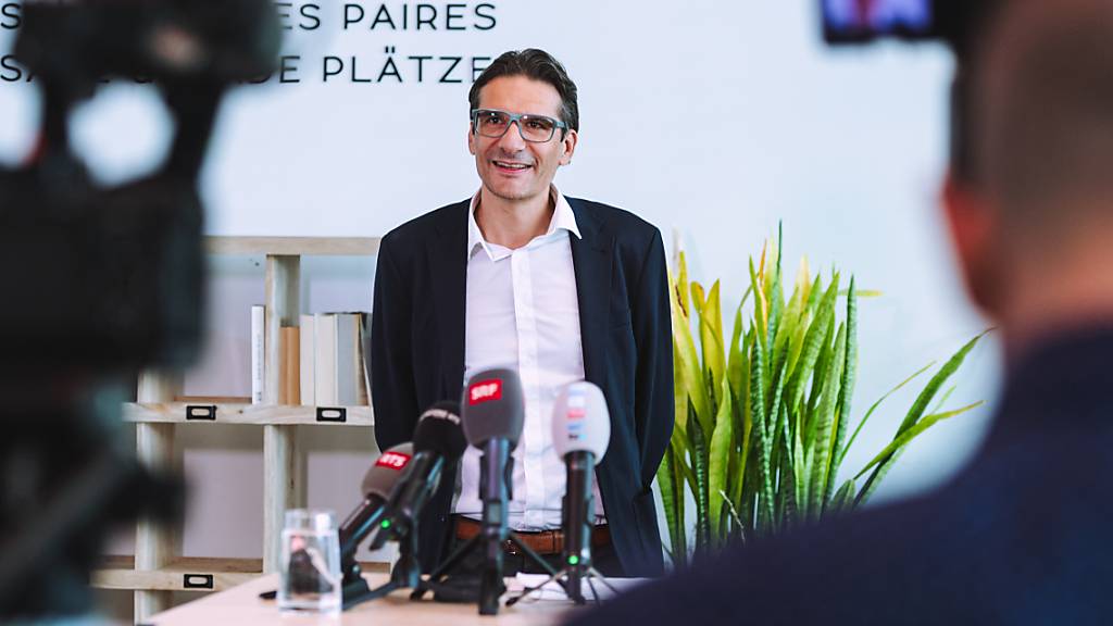 Nationalrat Gerhard Andrey (Grüne/FR) kündigt seine Bundesratskandidatur vor Medienvertretern an. Die Grünen wollen im Dezember einen der beiden FDP-Sitze angreifen.