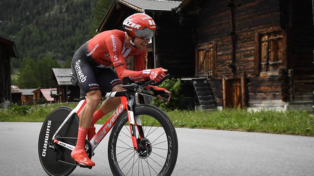 Nicholas Roche vor einem Jahr bei der Tour de Suisse im Goms in Aktion: Nun gewann er auf der Rolle die digitale Etappe auf den Nufenenpass