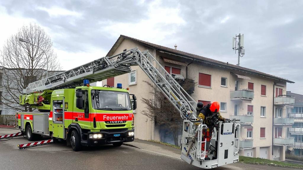 Flammen in Effretiker Mehrfamilienhaus: War es Brandstiftung?