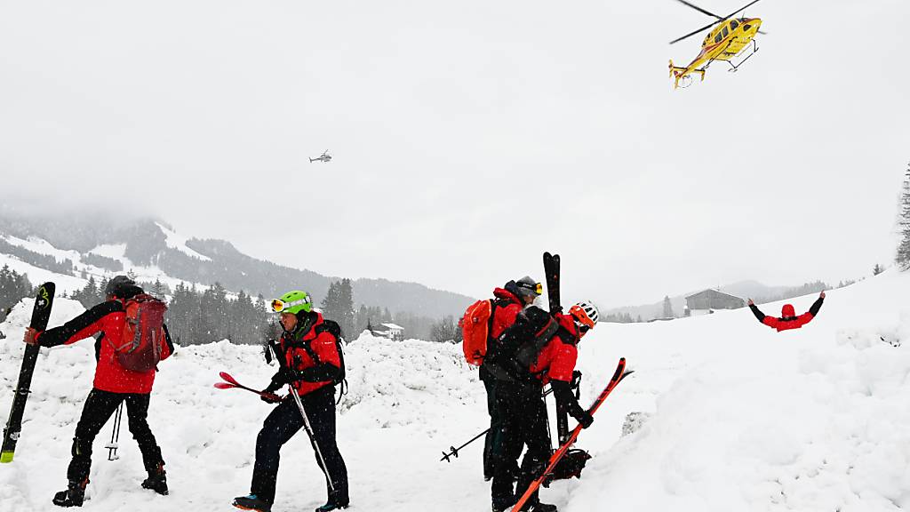 Bergretter im Einsatz im Bereich Fieberbrunn in Österreich. Foto: Zoom.Tirol/APA/dpa