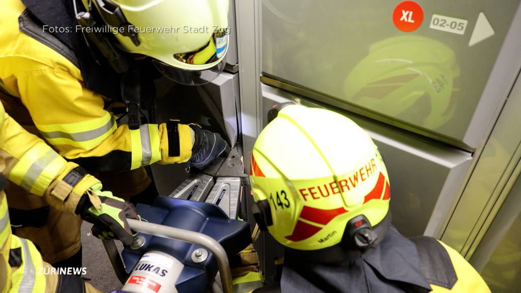 Feuerwehr muss einen Jugendlichen aus Schliessfach befreien