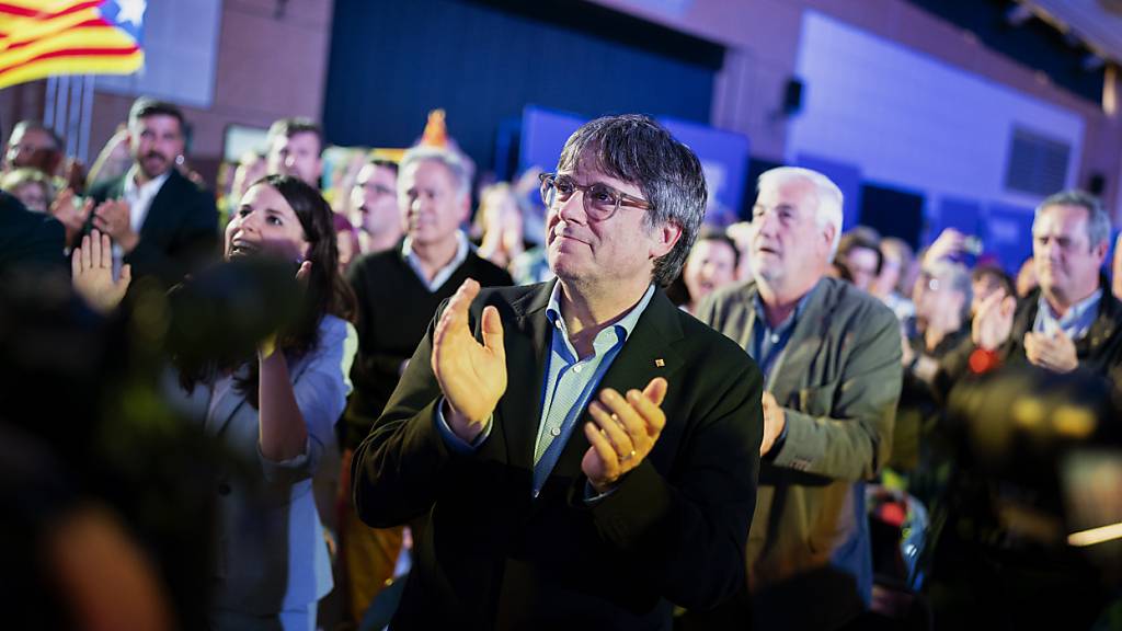 dpatopbilder - Carles Puigdemont bei einer Wahlkampfveranstaltung im französischen Argelers. Der 61-Jährige will wieder als Regierungschef in den Palau de la Generalitat in Barcelona einziehen. Foto: Joan Mateu/AP