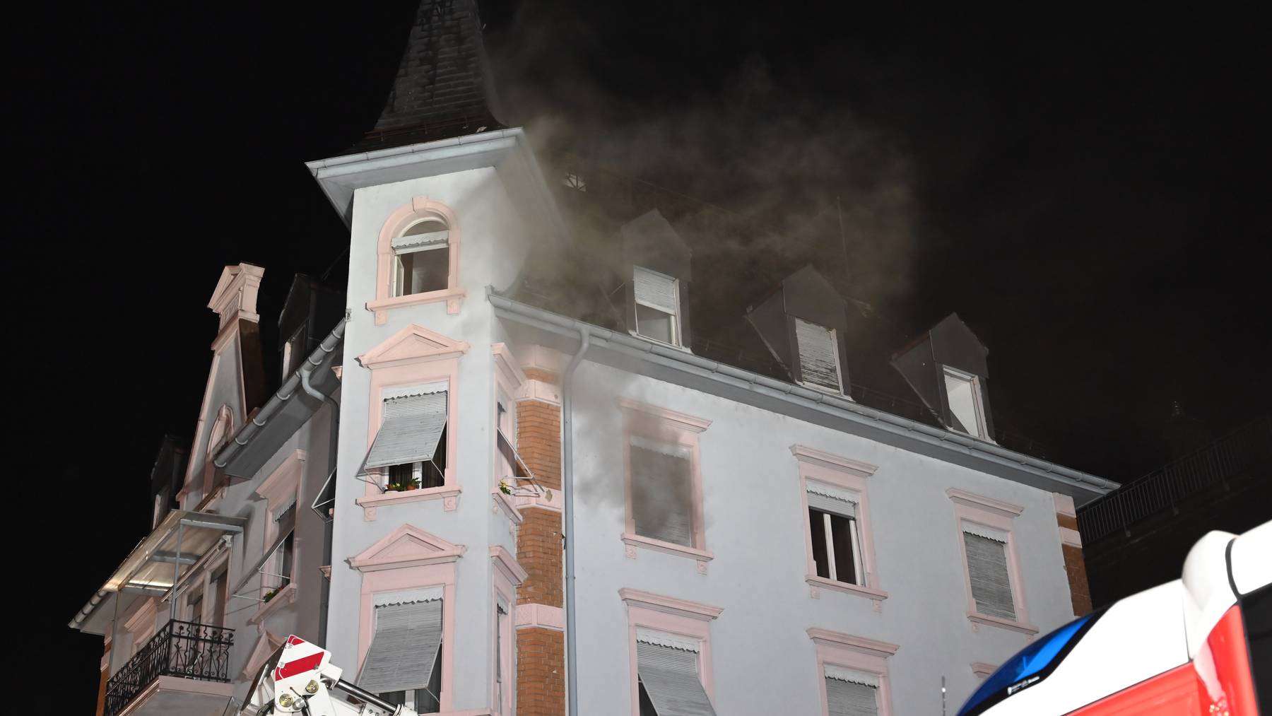 Der kantonalen Notrufzentrale St.Gallen wurde in der Nacht von Freitag auf Samstag ein Brand an der Kirchstrasse in Rorschach gemeldet.