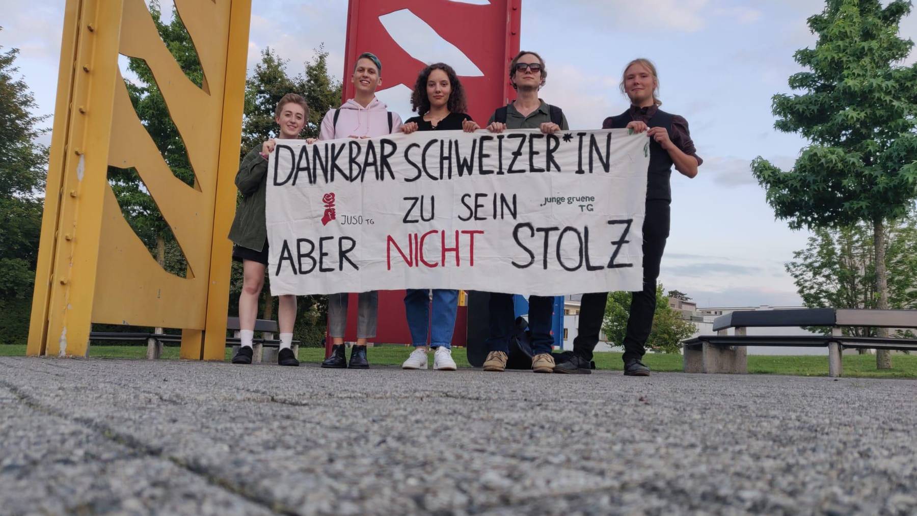Weil die SVP Arbon ohne Absprache Christoph Blocher zur Bundesfeier einlud, protestierten die Jung-Parteien vom Thurgau.