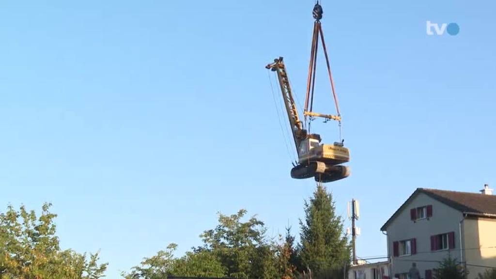 XXL-Kran: In Lütisburg hilft der grösste Pneukran der Schweiz beim Hangrutsch