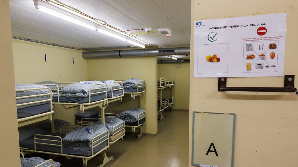 Über 20 Prozent mehr Asylgesuche: Blick in eine temporäre Asylunterkunft in Thonex GE. (Archivbild)
