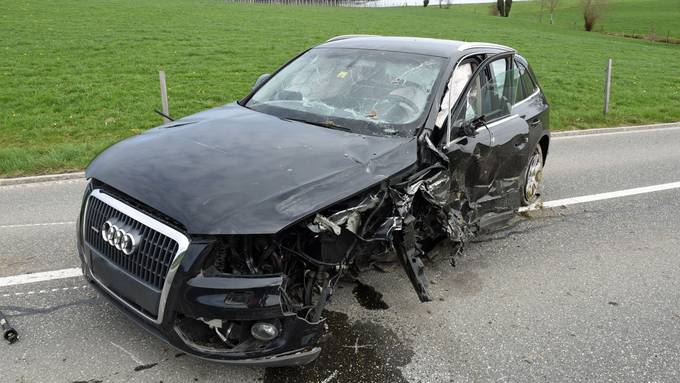 Zwei Verletzte nach Unfall – Strasse war mehr als 3 Stunden gesperrt