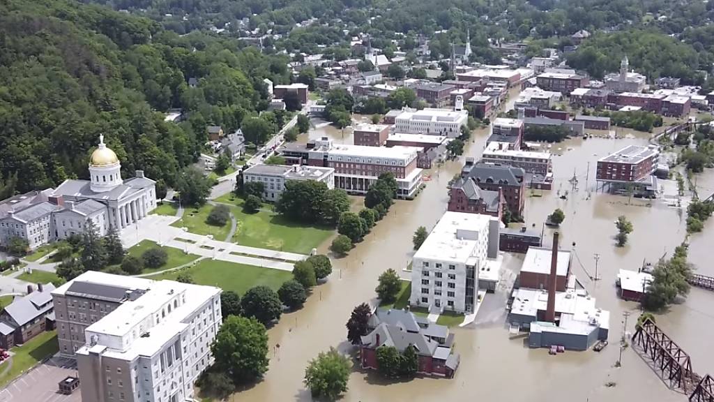 HANDOUT - Vermonts Hauptstadt Montpelier steht unter Wasser. Foto: Uncredited/Vermont Agency of Agriculture, Food and Markets/AP/dpa - ACHTUNG: Nur zur redaktionellen Verwendung und nur mit vollständiger Nennung des vorstehenden Credits