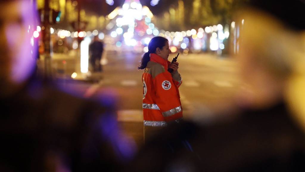 Paris Terrorattacke Polizist erschossen IS