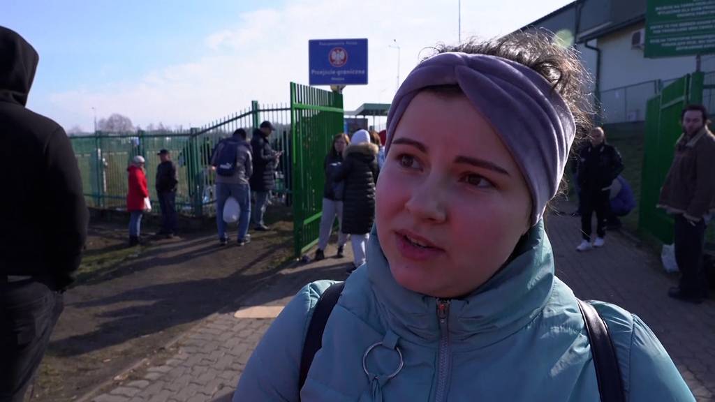 «Wir sind 25 Kilometer gelaufen»: Zehntausende Flüchtlinge überqueren Grenze zu Polen