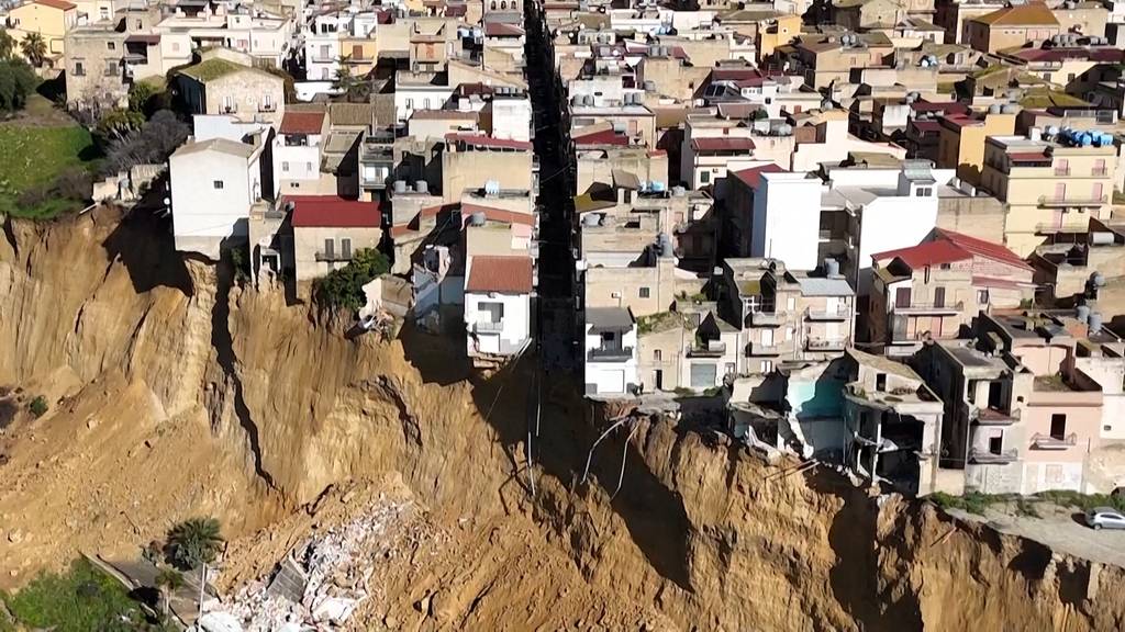 Stadtteil droht nach Erdrutsch auf Sizilien abzustürzen