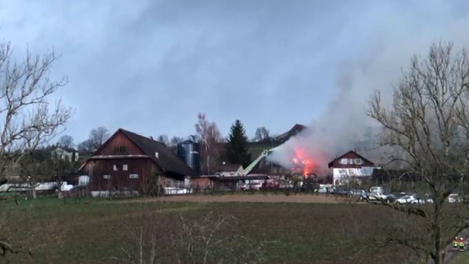 In Sempach brennt ein unbewohntes Bauernhaus