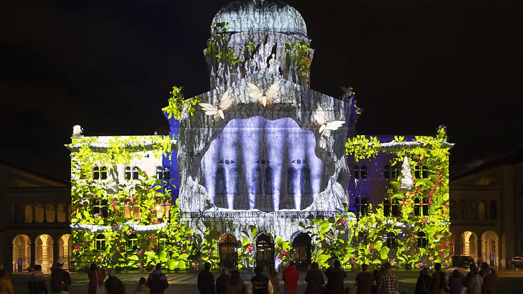 Das 13. Rendez-vous Bundesplatz ist am Samstagabend zu Ende gegangen. Rund 385'000 Besucherinnen und Besucher sahen die diesjährige Ausgabe des Lichtspektakels. (Archiv)