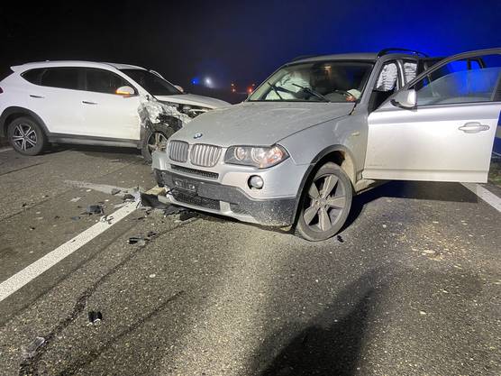 Wohlen AG, November 9 - An overtaking maneuver in the corner area resulted in a head-on collision with an oncoming vehicle.