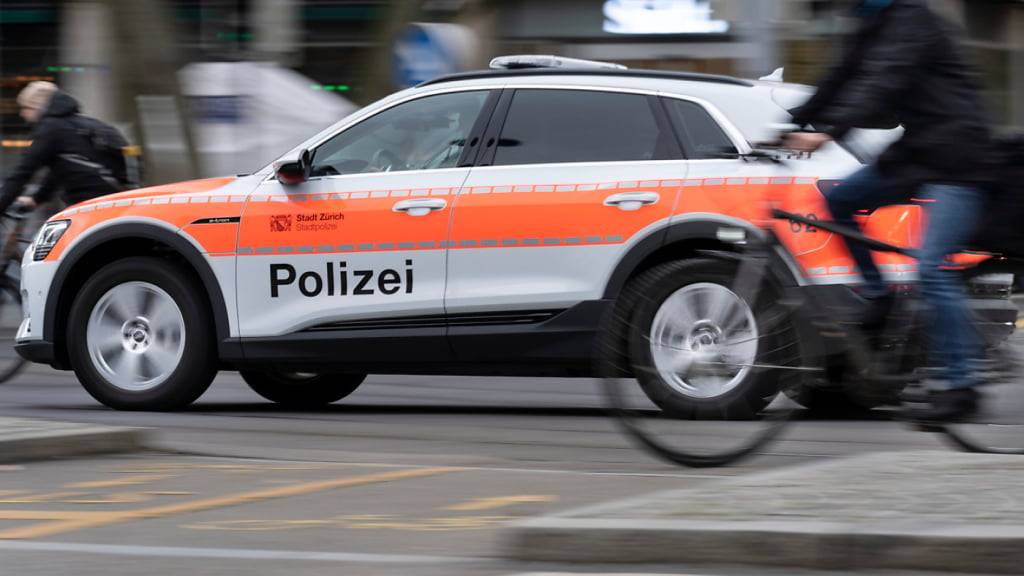 Die Stadtpolizei Zürich rückte am Donnerstagmittag zur Zollstrasse aus. (Symbolbild)