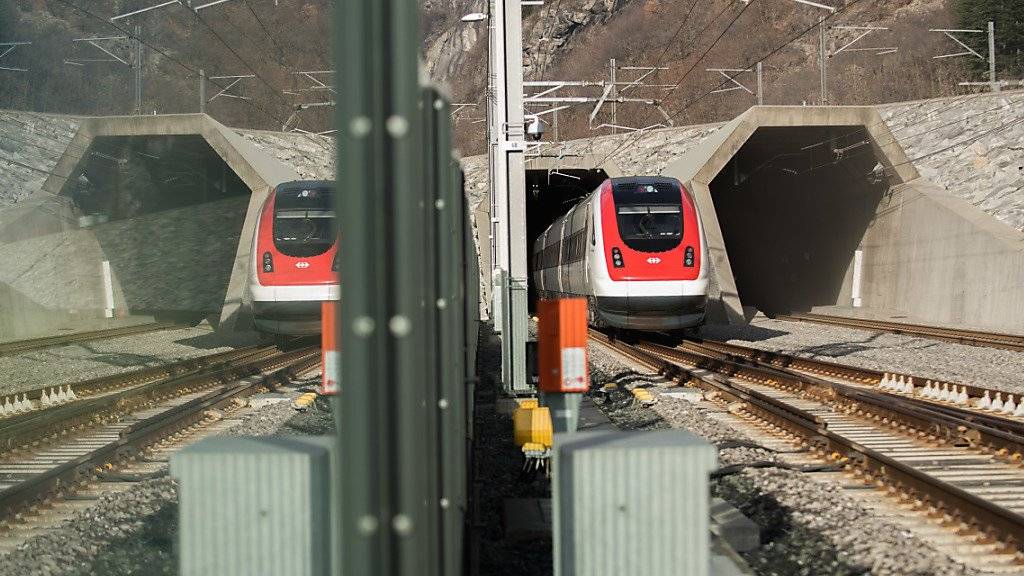 Die SBB will zusammen mit der italienischen Netzbetreiberin die Pünktlichkeit der internationalen Züge auf der Gotthardachse verbessern. (Archivbild)