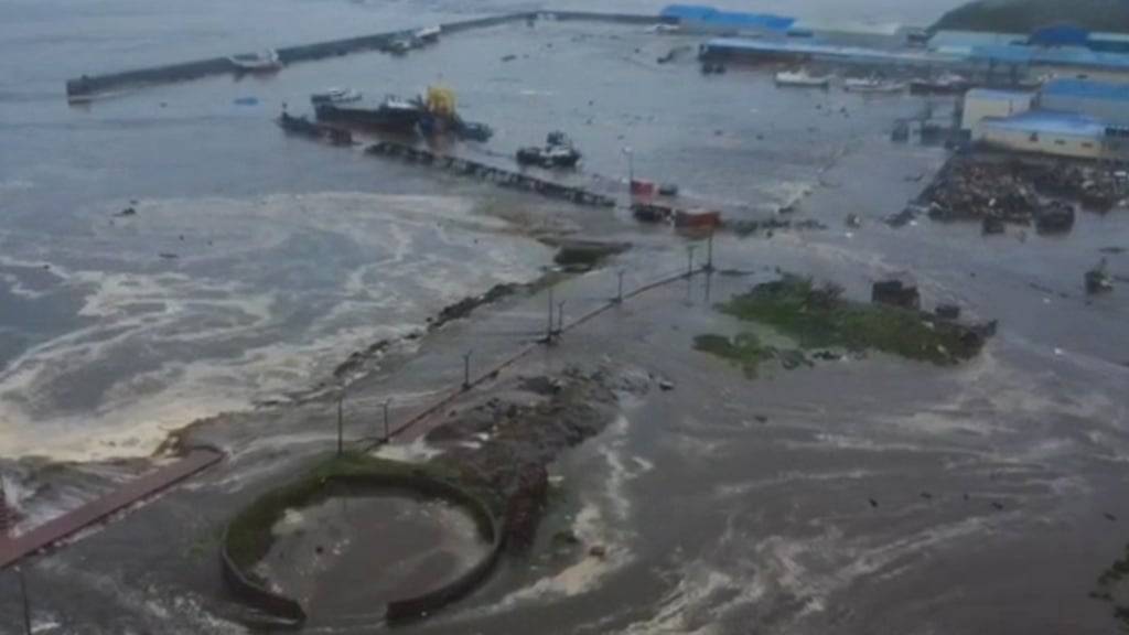 Luftaufnahme eines von einem Erdbeben und einem anschließenden Tsunami betroffenen Gebiets in der Region Sachalin im Osten Russlands. Foto: ---/The Telegram Channel Of The Kamc/TASS/ZUMA Press/dpa