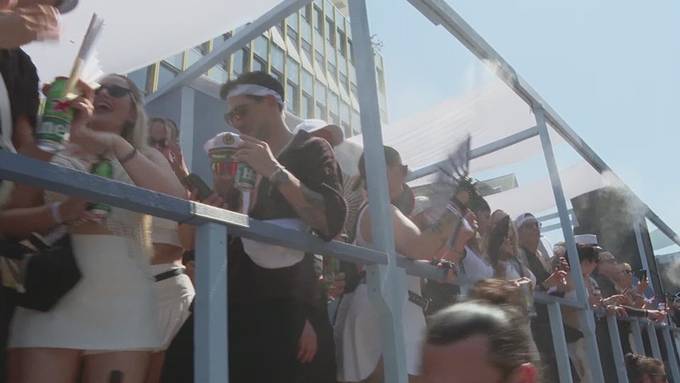 So erleben die Leute die zweitheisseste Streetparade der Geschichte
