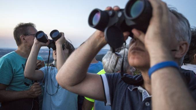 Hunderte Fotografen jagen den Blutmond