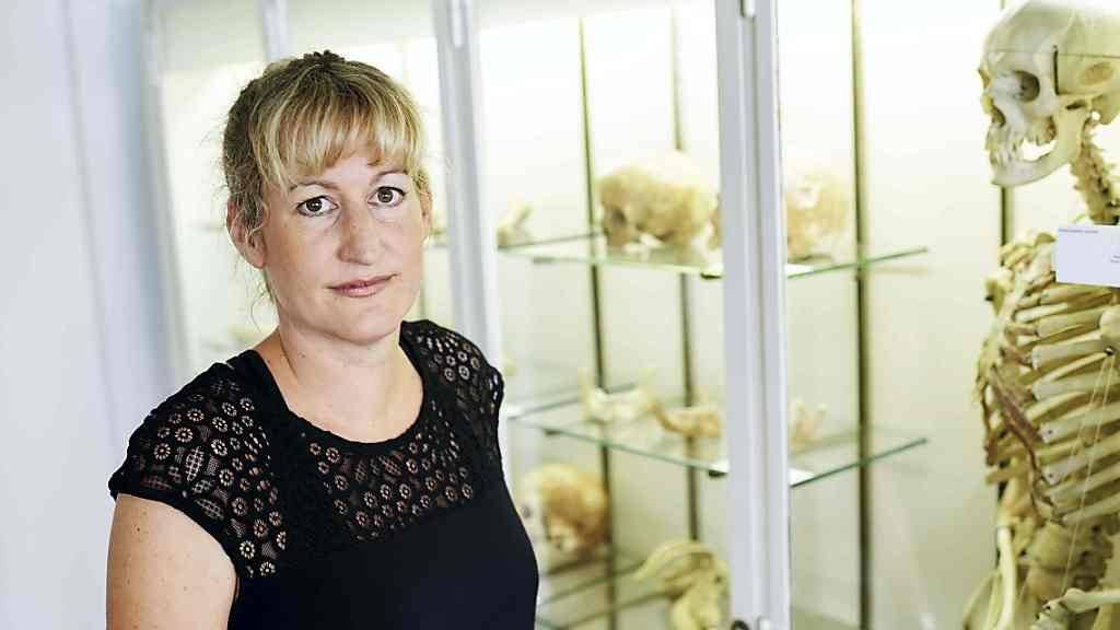 Sandra Lösch von der Abteilung Anthropologie des Instituts für Rechtsmedizin der Universität Bern hat zusammen mit einer internationalen Expertengruppe das Rätsel um einen Knochenfund gelöst.
