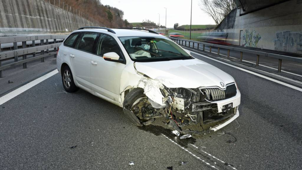 Auf der Autobahn A2 bei Knutwil ereignete sich am Donnerstagnachmittag ein Verkehrsunfall.