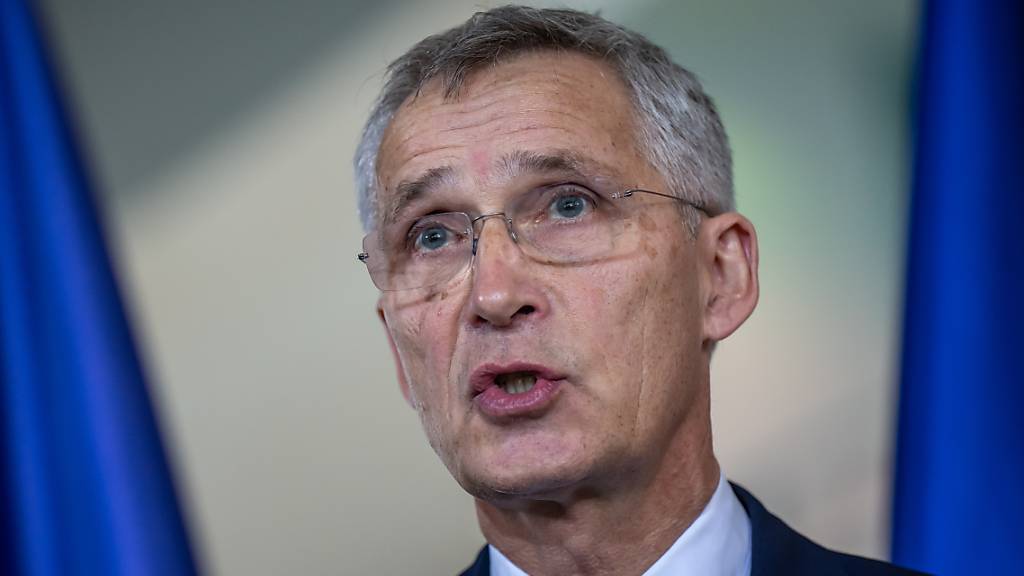 Nato-Generalsekretär Jens Stoltenberg spricht bei einer Pressekonferenz. Foto: Michael Kappeler/dpa
