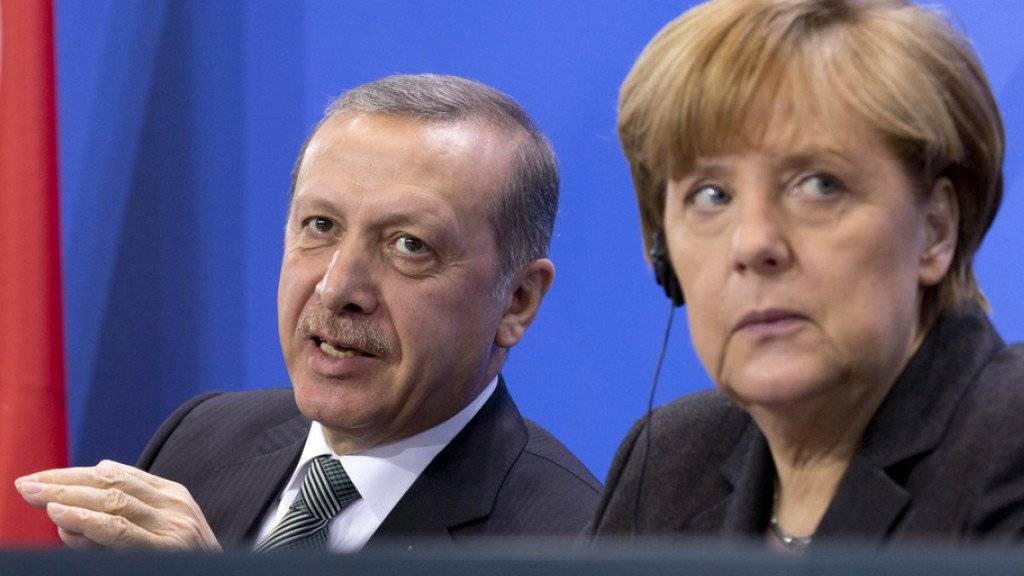 Die Stimmung dürfte sich nun noch mehr eintrüben zwischen dem türkischen Präsidenten Erdogan und der deutschen Kanzlerin Merkel. (in einer Aufnahme vom Februar 2014 in Berlin)