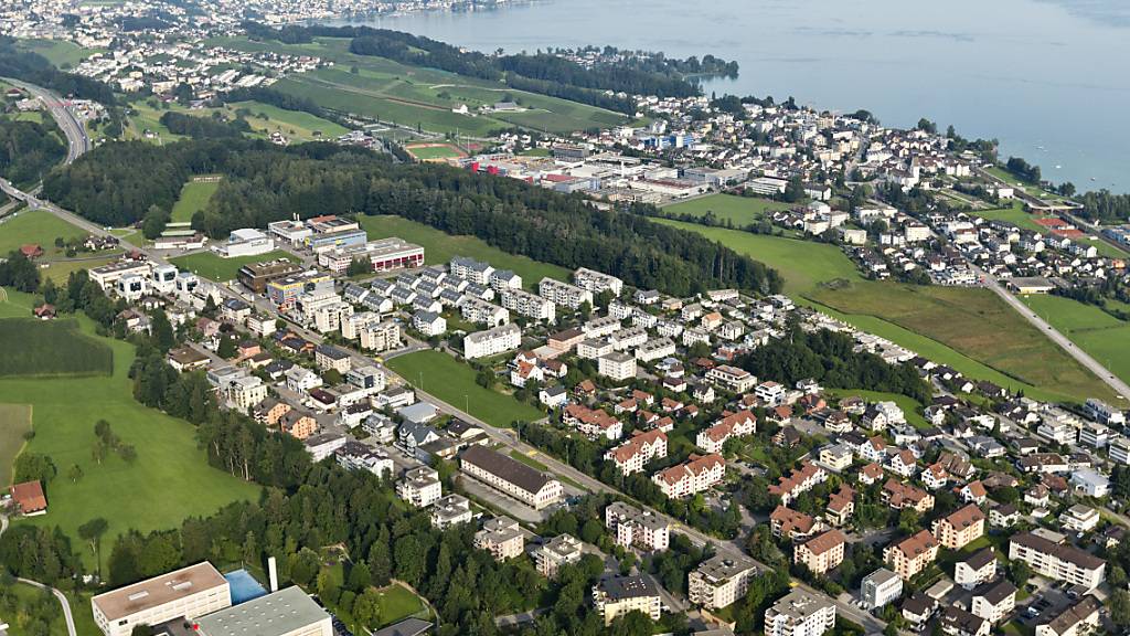 Mit dem neuen Autobahnzubringer soll das Zentrum von Pfäffikon vom Verkehrsaufkommen entlastet werden. (Archivbild)