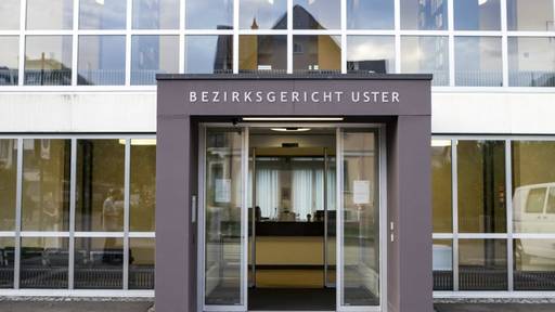 51-Jähriger ist vor Bezirksgericht Uster ZH voll geständig