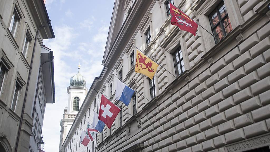 Im Luzerner Regierungsbezirk klaffen die Vorstellungen der Kantonsregierung und der Kantonsangestellten zu den Löhnen auseinander. (Archivaufnahme)