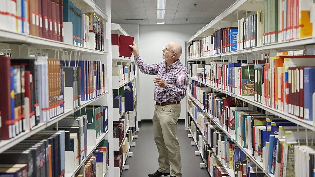 Die zehn angebotsstärksten Schweizer Bibliotheken - im Bild die Zentral- und Hochschulbibliothek Luzern (Platz 9) - haben zusammen 57 Millionen Medientitel im Sortiment. Am stärksten wächst das digitale Segment, auch hinsichtlich der Kosten. (Symbolbild)