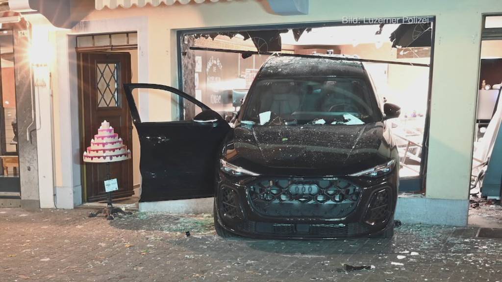 Auto landet in Surseer Bäckerei