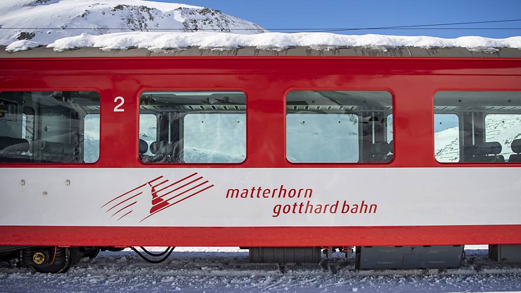 Wegen starker Winde hat die Matterhorn Gotthard Bahn ihren Betrieb zwischen Andermatt UR und Disentis GR am Samstag eingestellt. (Archivbild)