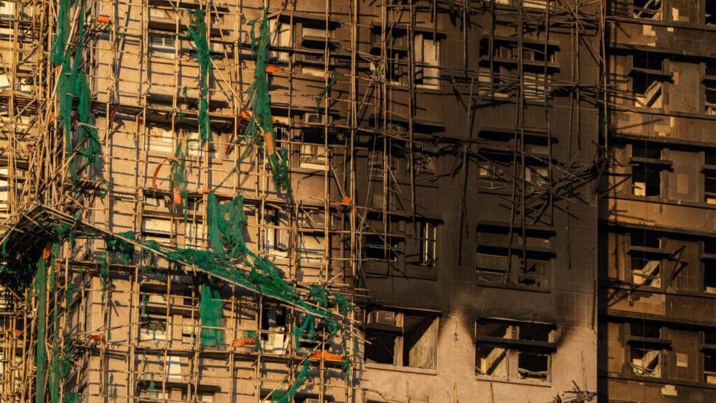 dpatopbilder - Blick auf eines der verbrannten Gebäude in Hongkong. Foto: Vernon Yuen/Nexpher via ZUMA Press Wire/dpa