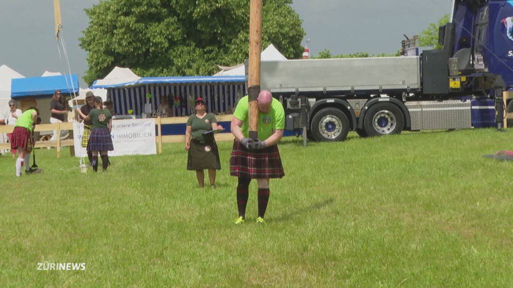 Starke Männer in Röcken: Highland Games am Bachtel