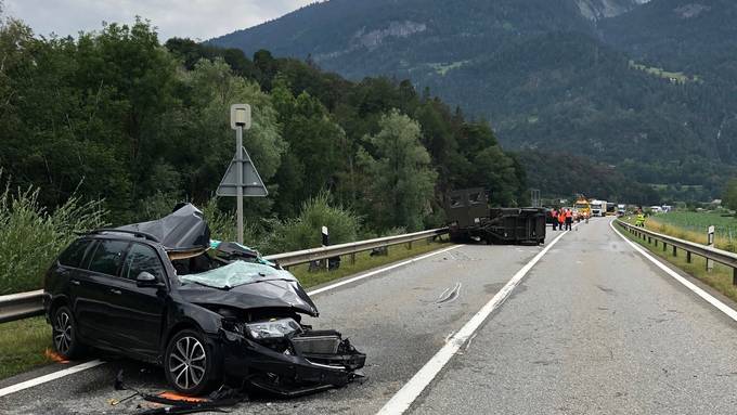 Fünf Verletzte bei Unfall mit Militär-Duro