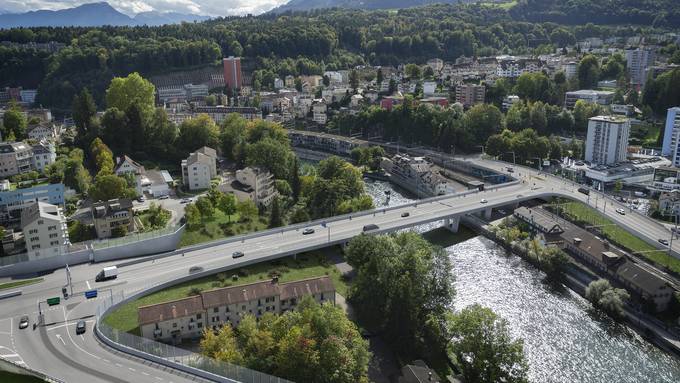 Stadt Luzern bleibt bei Nein zur Reussportbrücke und Basisausbau