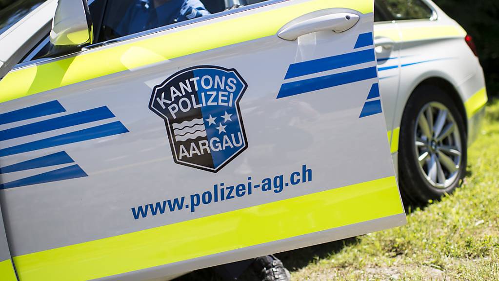 Die Kantonspolizei Aargau sucht Zeugen des Unfalls. (Symbolbild)
