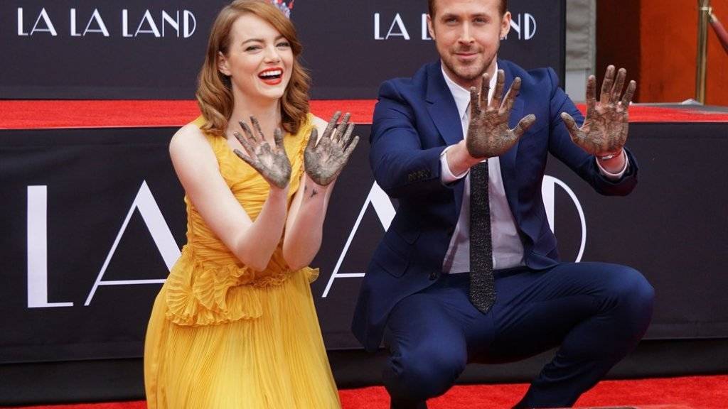 Hollywood-Schauspielerin Emma Stone und Kollege Ryan Gosling standen schon dreimal gemeinsam vor der Kamera - und jetzt in Zement.