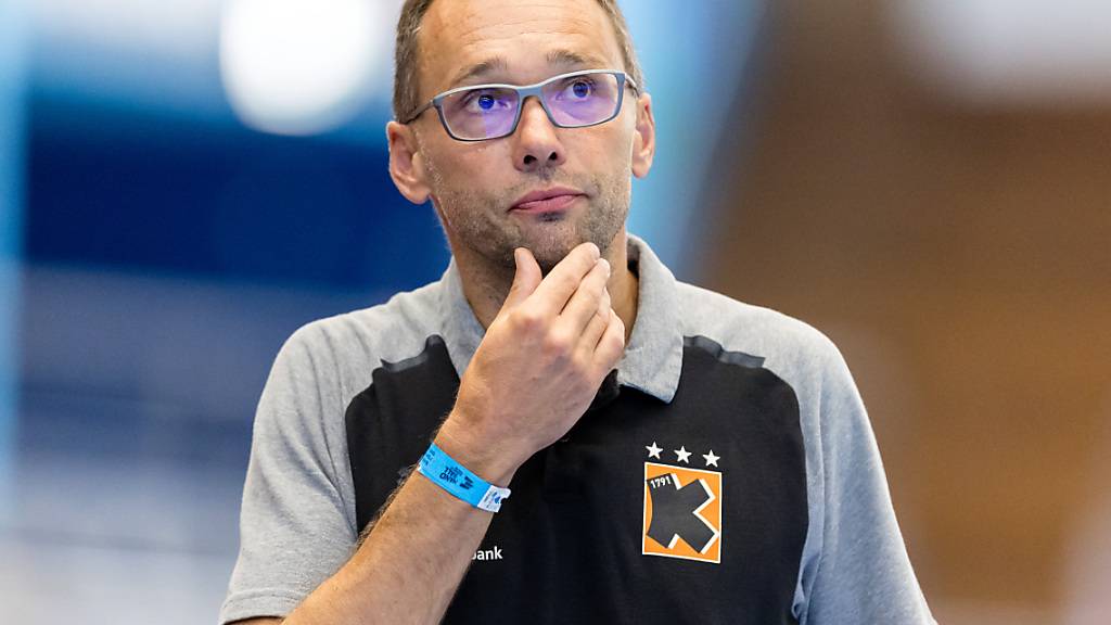 Hrvoje Horvat, der neue Trainer der Kadetten Schaffhausen, kann mit dem Saisonstart seines Teams nicht zufrieden sein