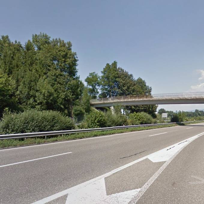 FCSG-Autobahnbrücke ist wieder grau