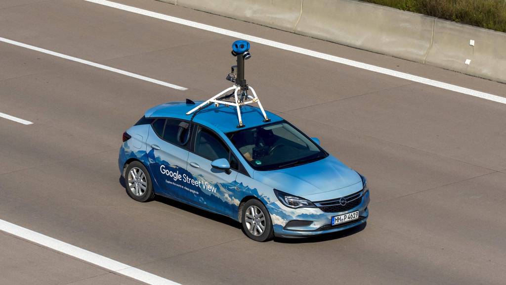 Opel Astra, Kamerafahrzeug von Google Street View fährt und filmt auf der Autobahn, Deutschland, Europa Copyright: imageBROKER/DanielxMeissner